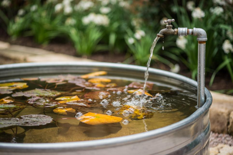 Outdoor fountain pond water feature for backyard