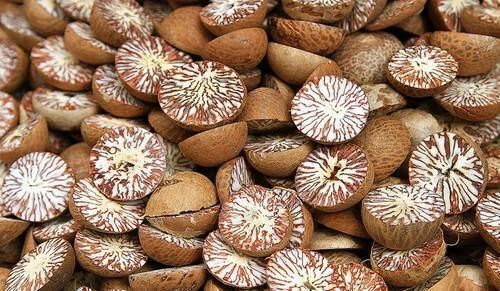 dried-fresh-natural-improve-energy-levels-brown-vegan-sweet-solid-half-betel-nuts--854