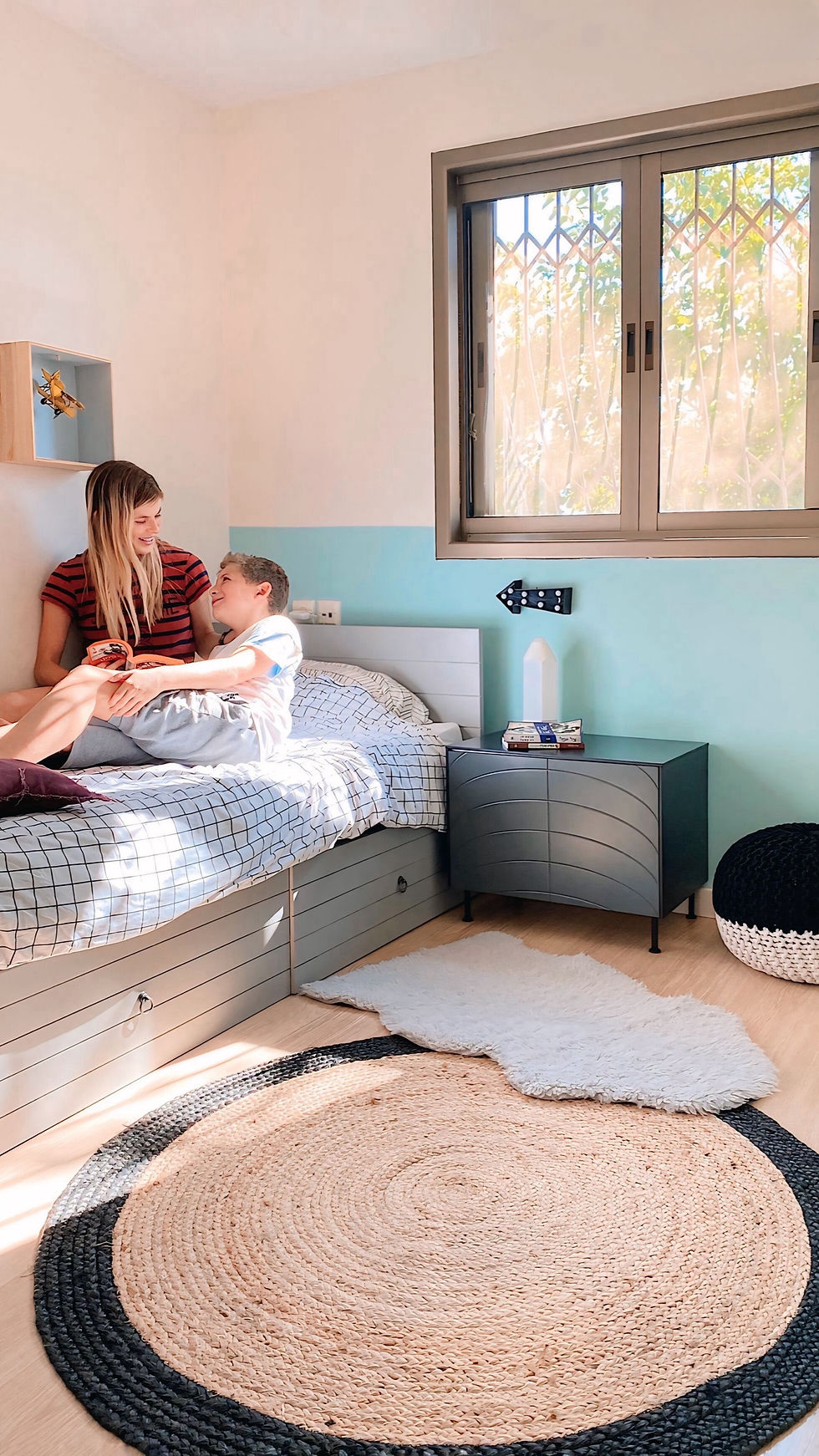 שידת צד Leaf, שחור ואפור כהה