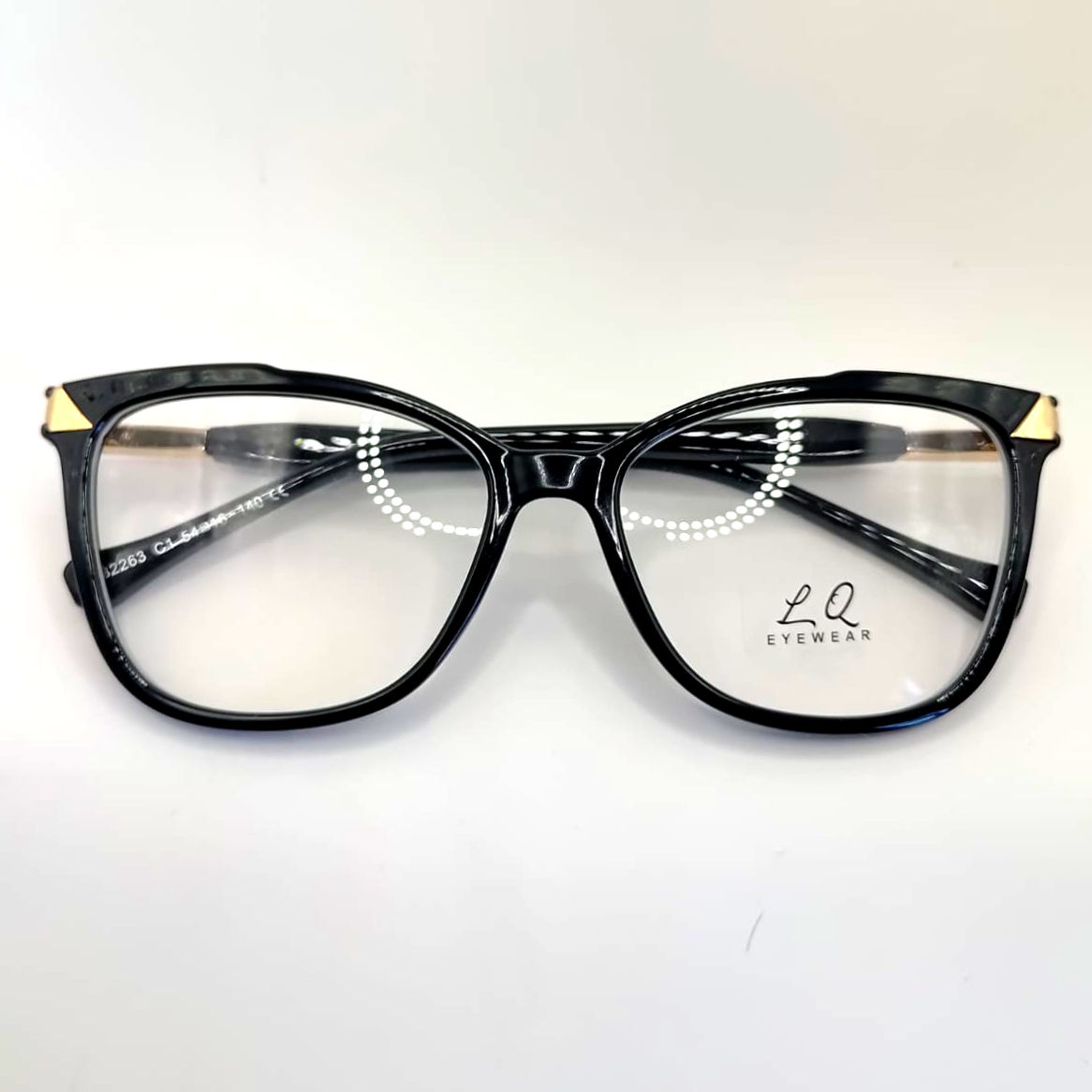 11 - Óculos Gatinho Preto Simples com Detalhe Dourado