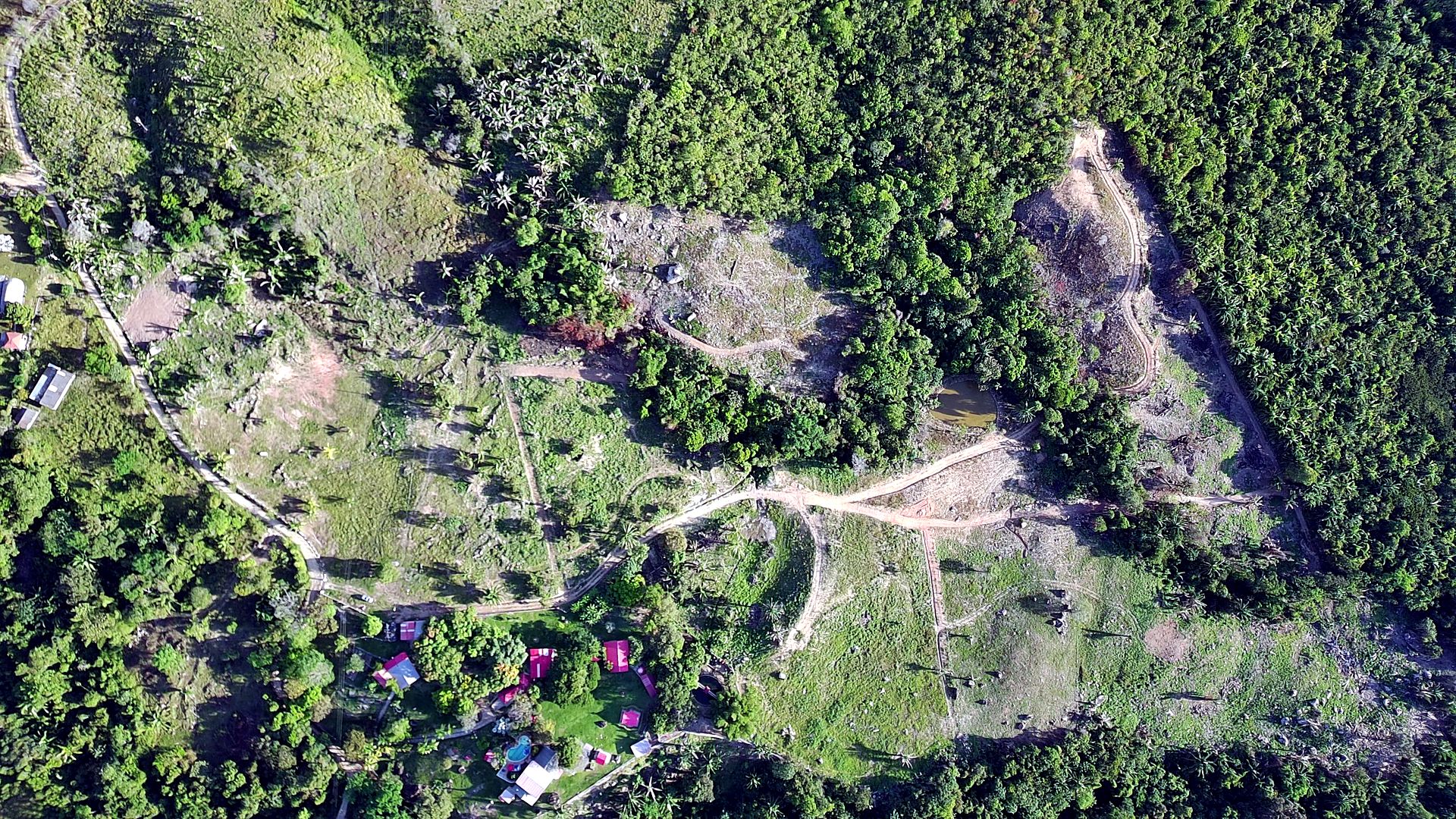 Vista cenital del terreno y sus vías
