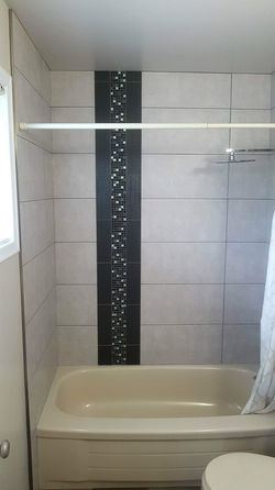 Tile Feature Tub Surround