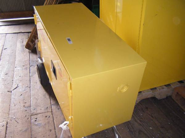 Thumbnail: GLOBAL Flammable Specialty Storage Cabinet 17 GALL