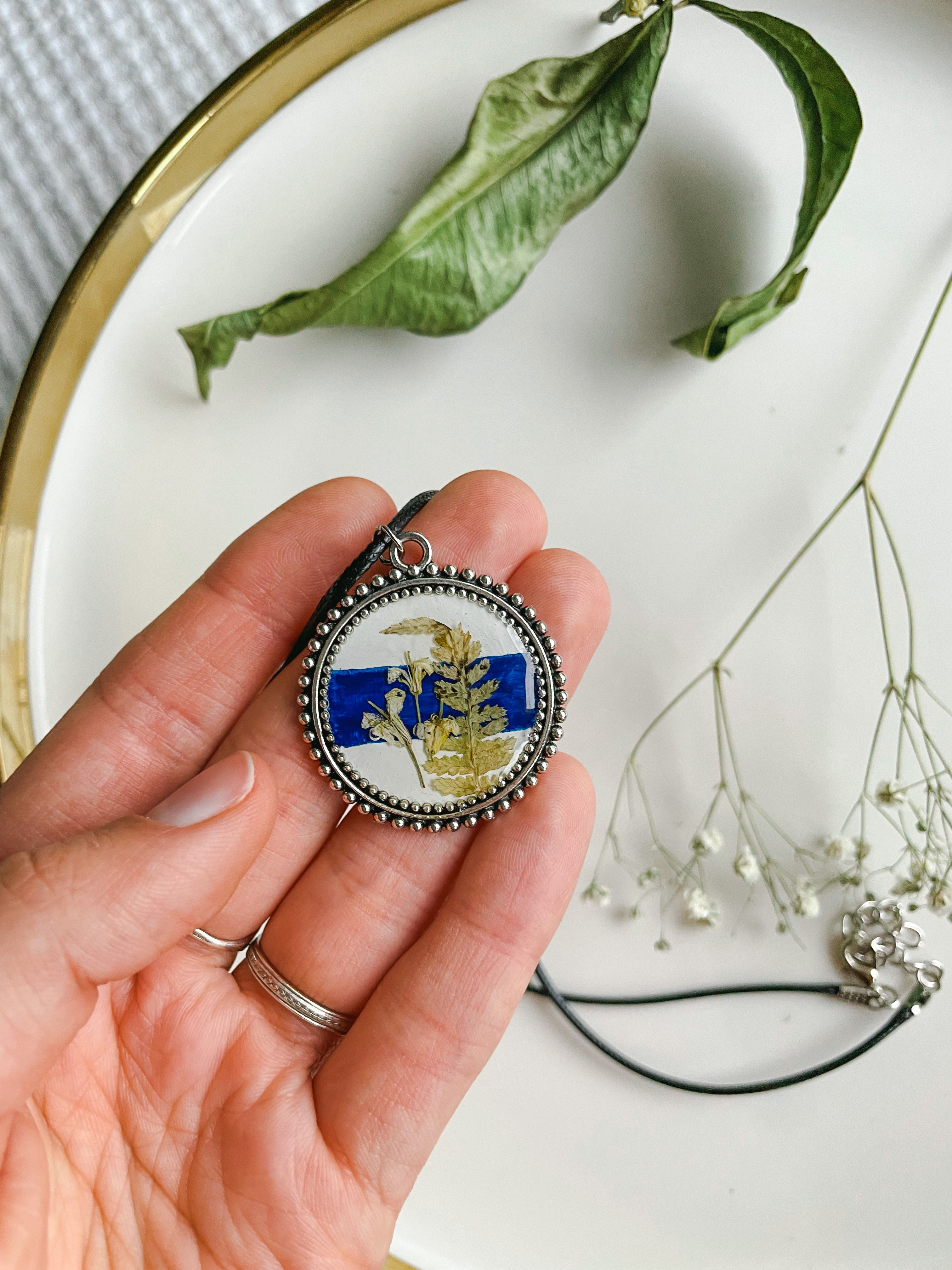 Pendant with Bascutella & Dryopteris (Free Russia Collection)