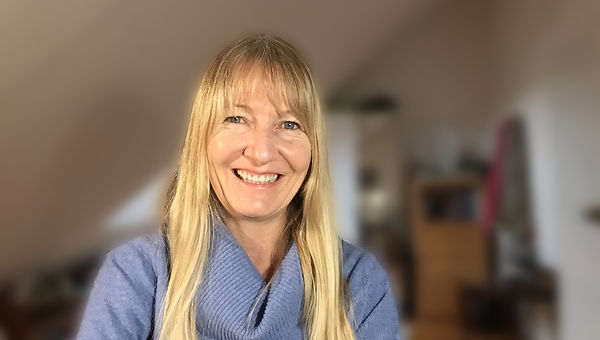 Aneesha C. Mueller ist Psychologischer Berater, Natur Coach, Meditationslehrer, Burnout und Entspannungstherapeut, und angehender Visionssucheleiter, mit Fokus auf Achtsamkeit, Selbsterfahrung und Bewusstseinsarbeit. Langjährige Erfahrung in der Arbeit mit Menschen weltweit und 20 Jahre Wildniserfahrung. Nature my Goddess organisiert Waldbaden, Natur Retreats und Schweigeseminare im Bergischen Land, der Eifel & im Raum Köln & Bergisch Gladbach. Veranstaltungen wie Waldbaden, Gesprächskreise und rituelle Auszeiten im Wald, als auch Onlineangebote wie TRE für Entspannung & Stressabbau (körperorientierte Entspannungsübungen für effektive Stressbewältigung und Burnout Prävention)