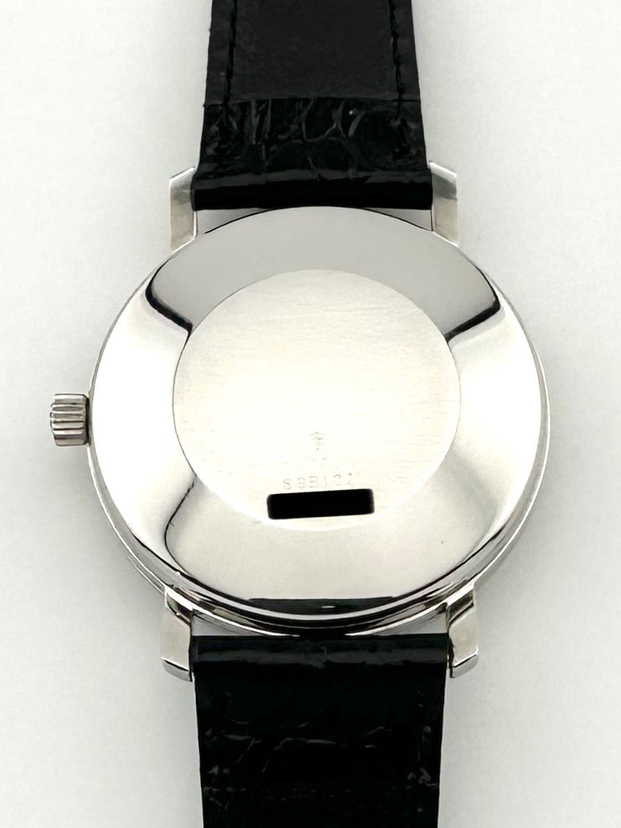 サムネイル： CORUM 89102 絹目文字盤