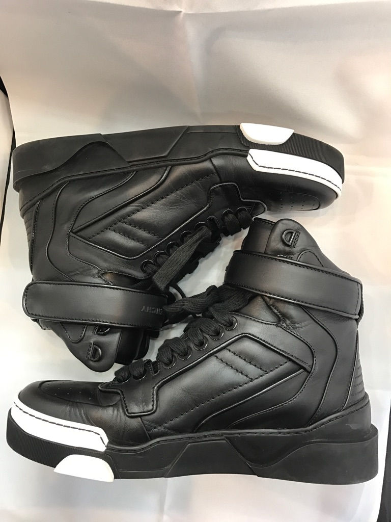 Thumbnail: GIVENCHY ブラックハイカットスニーカー