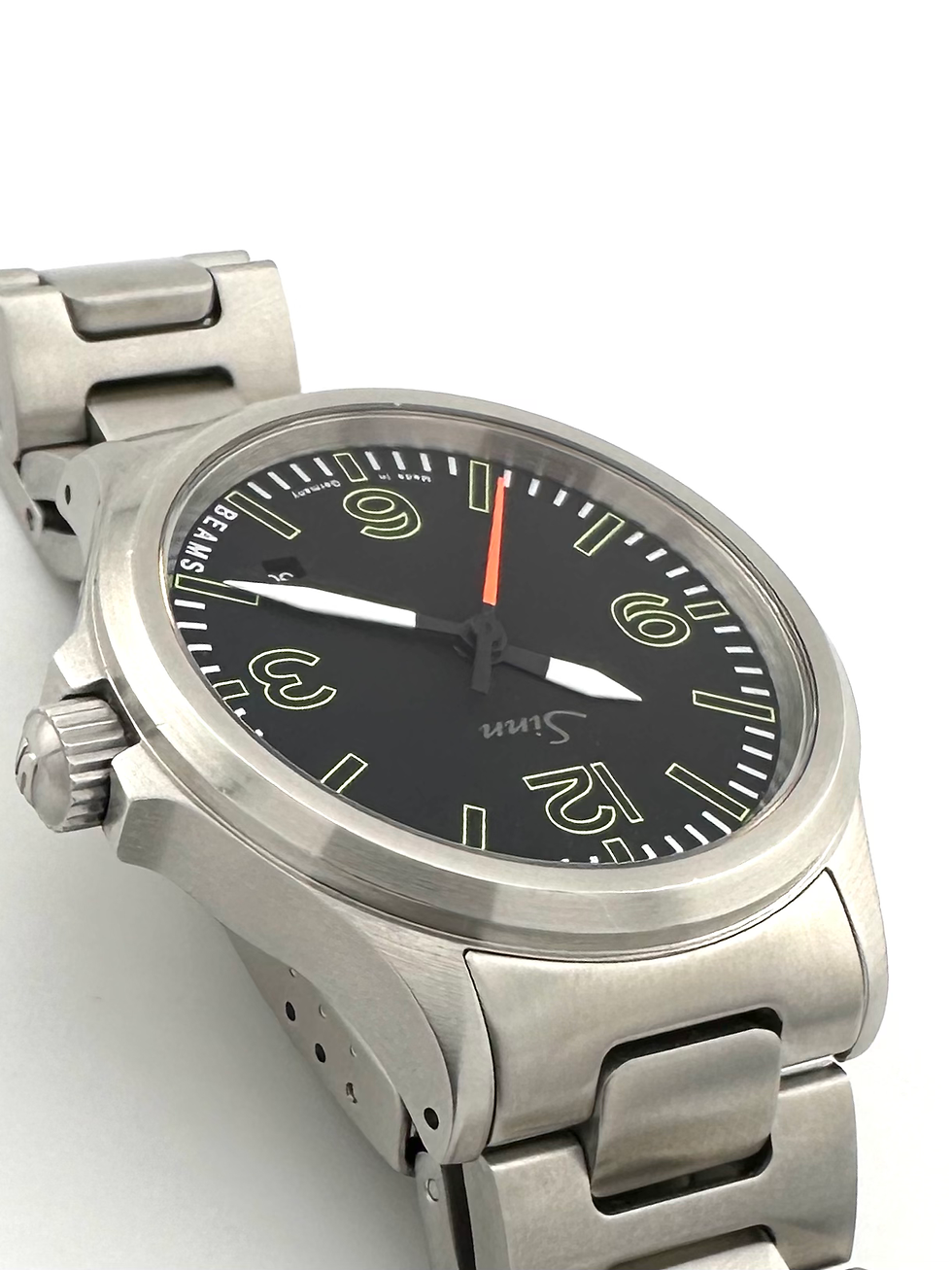 サムネイル： SINN 556.BEAMS LIMITED