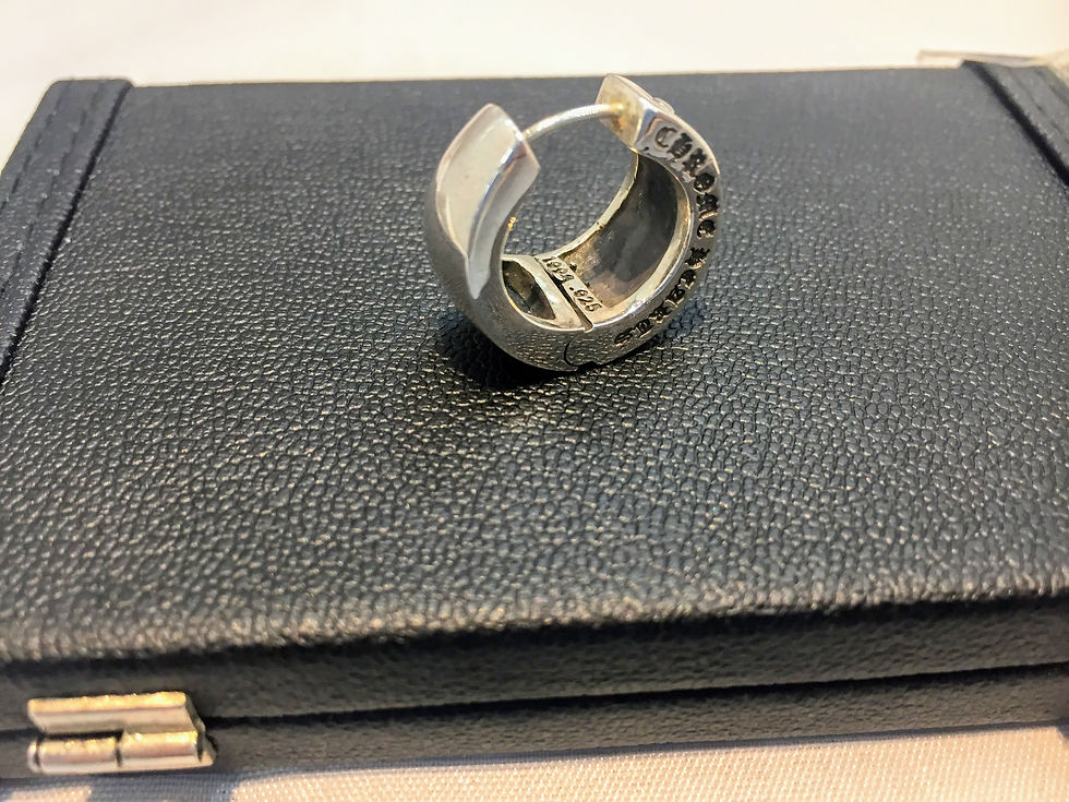 CHROME HEARTS NARROW V-CHX ピアス