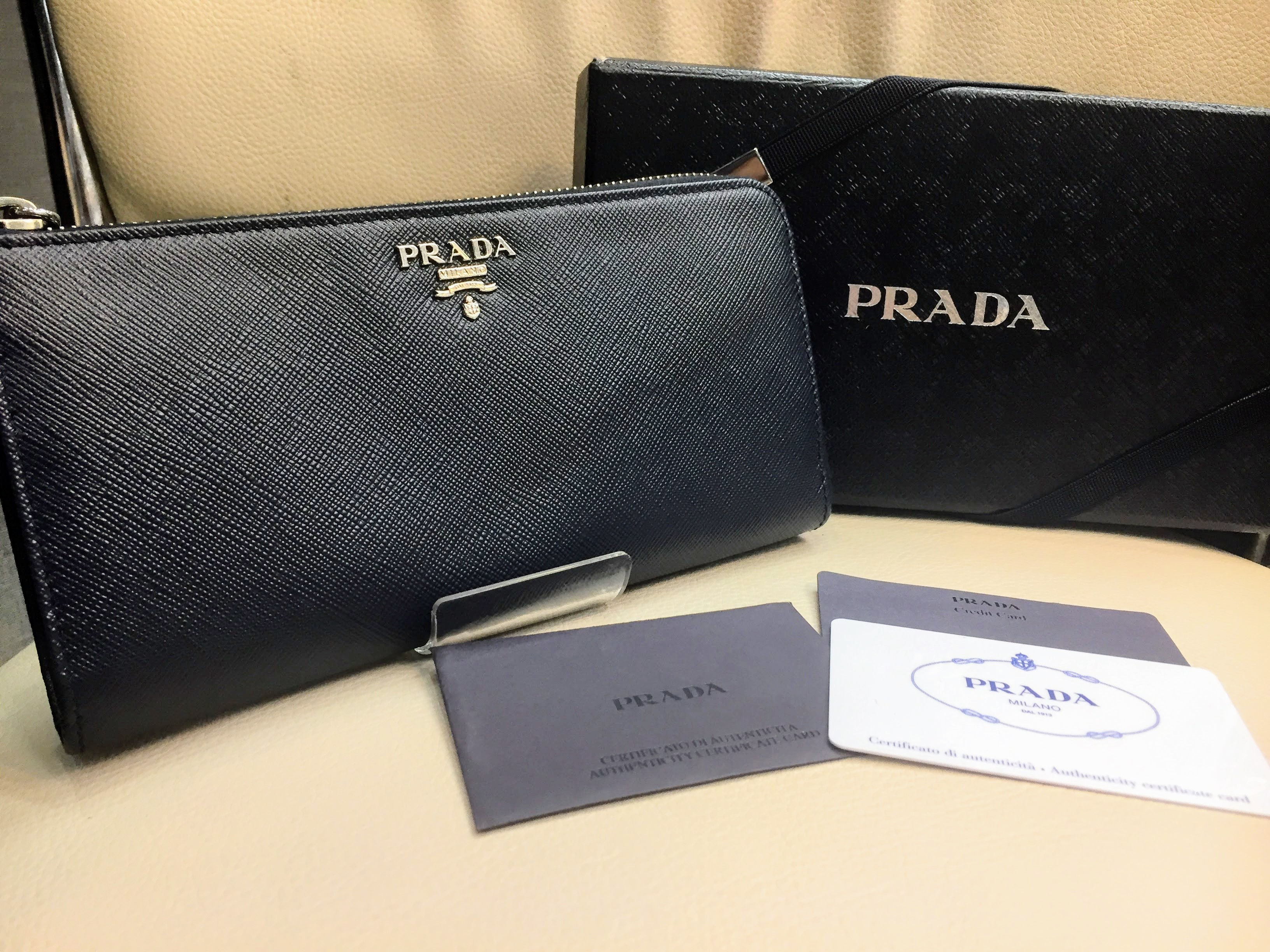 PRADA Lジップファスナーロングウォレット