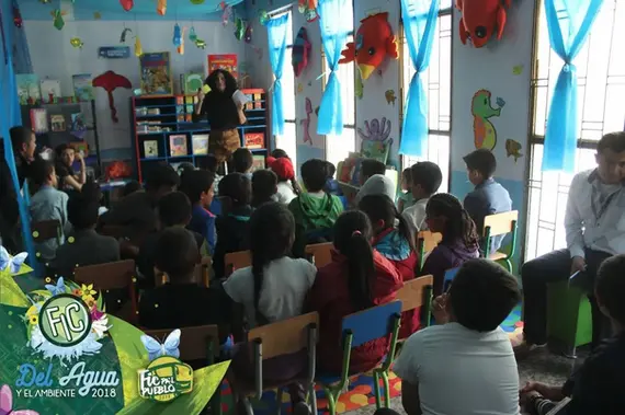 Niños en taller educativo del FIC Del Agua y el Ambiente 2018.