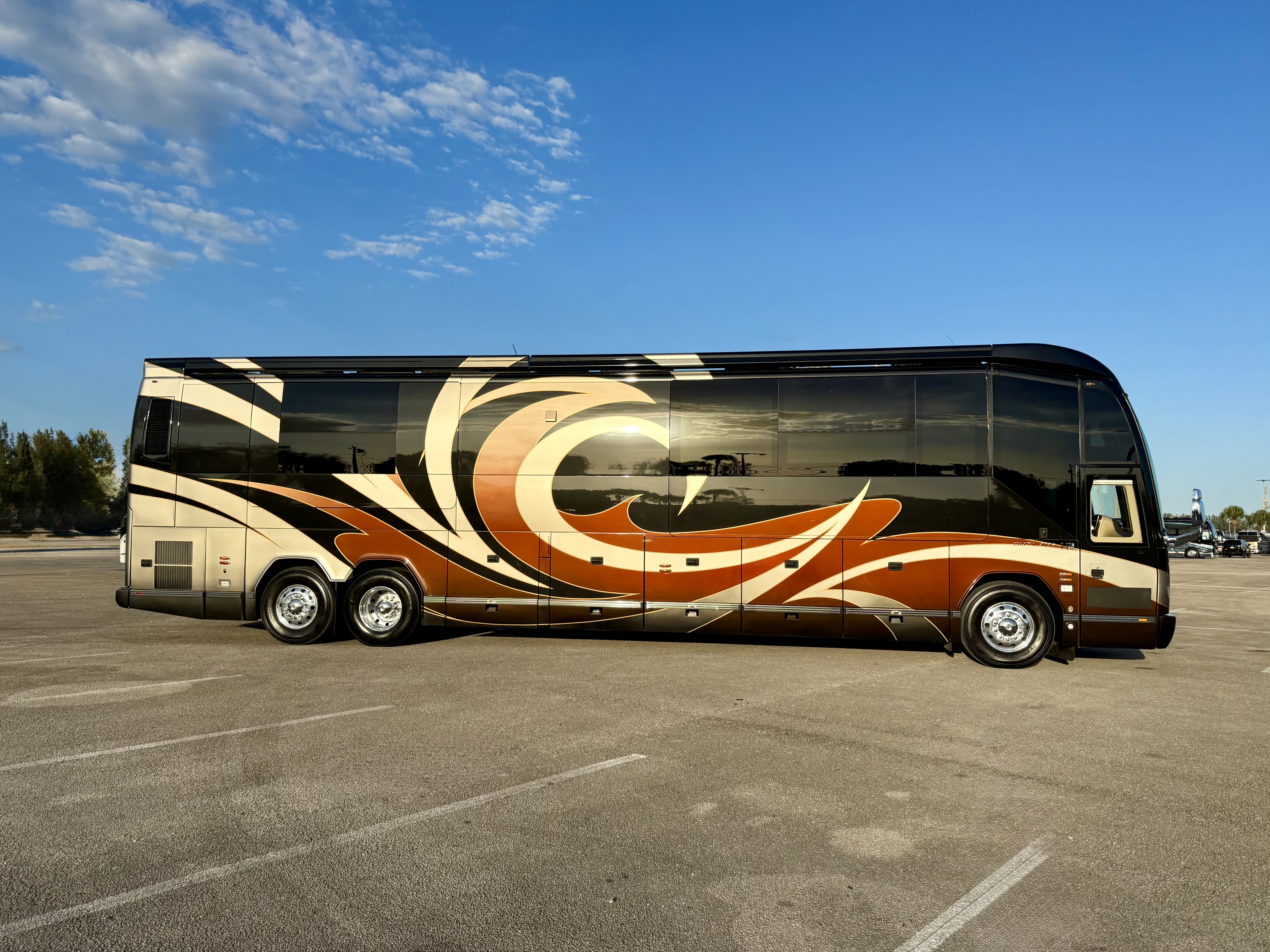 2013 Prevost H3-45