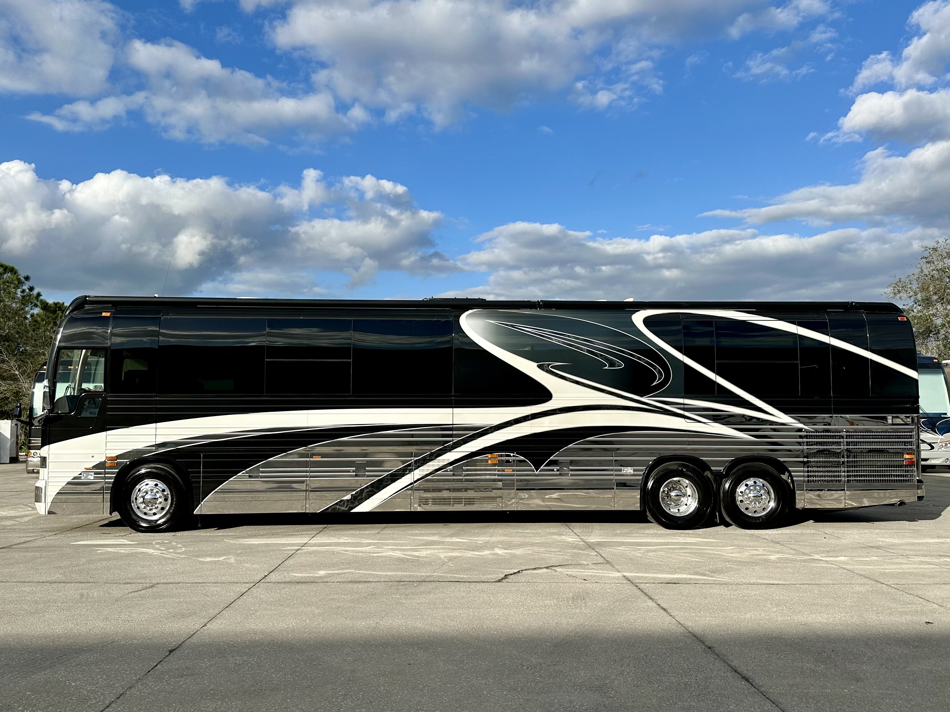 2007 Prevost XLII
