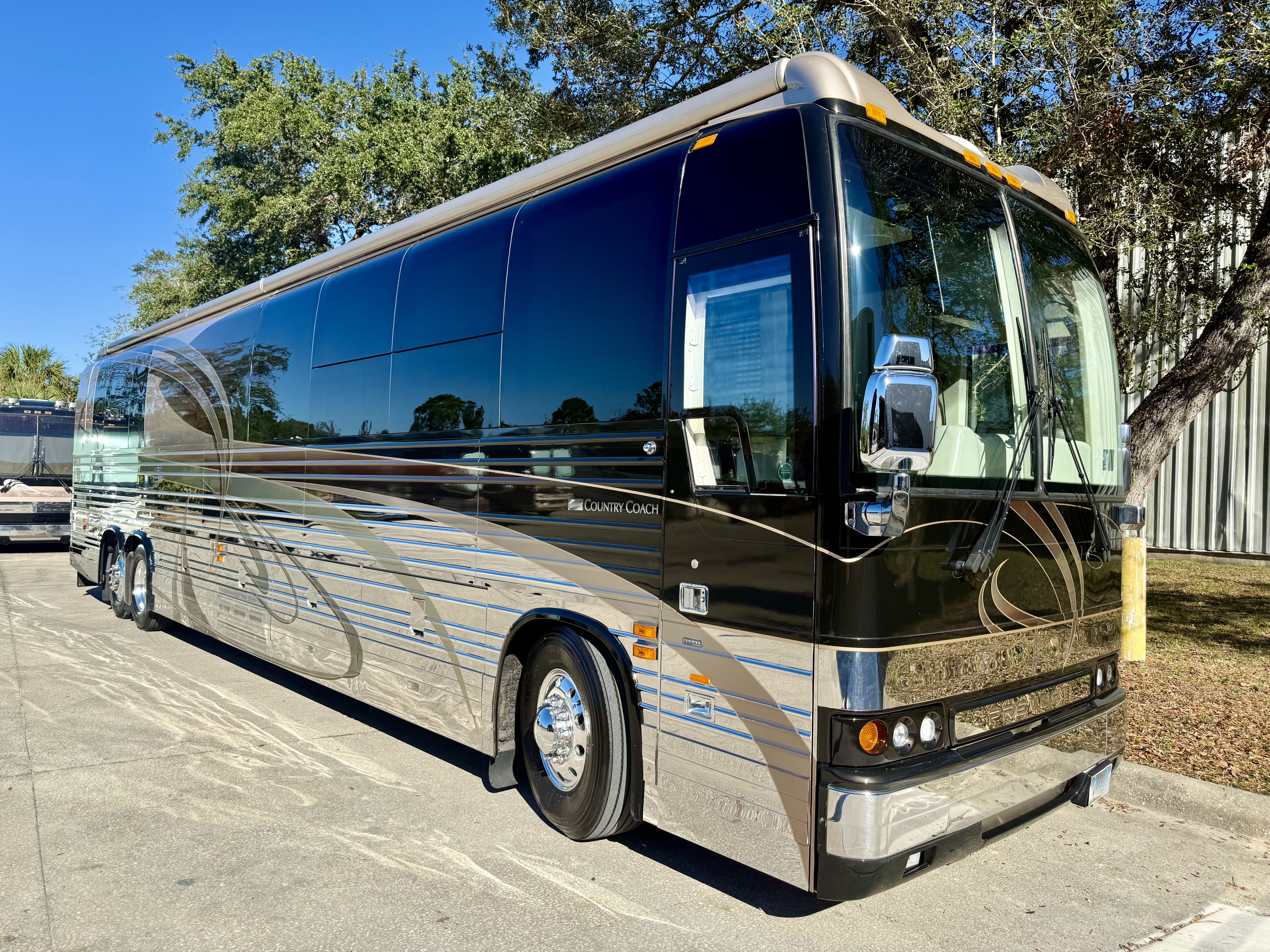 2004 Country Coach XLII
