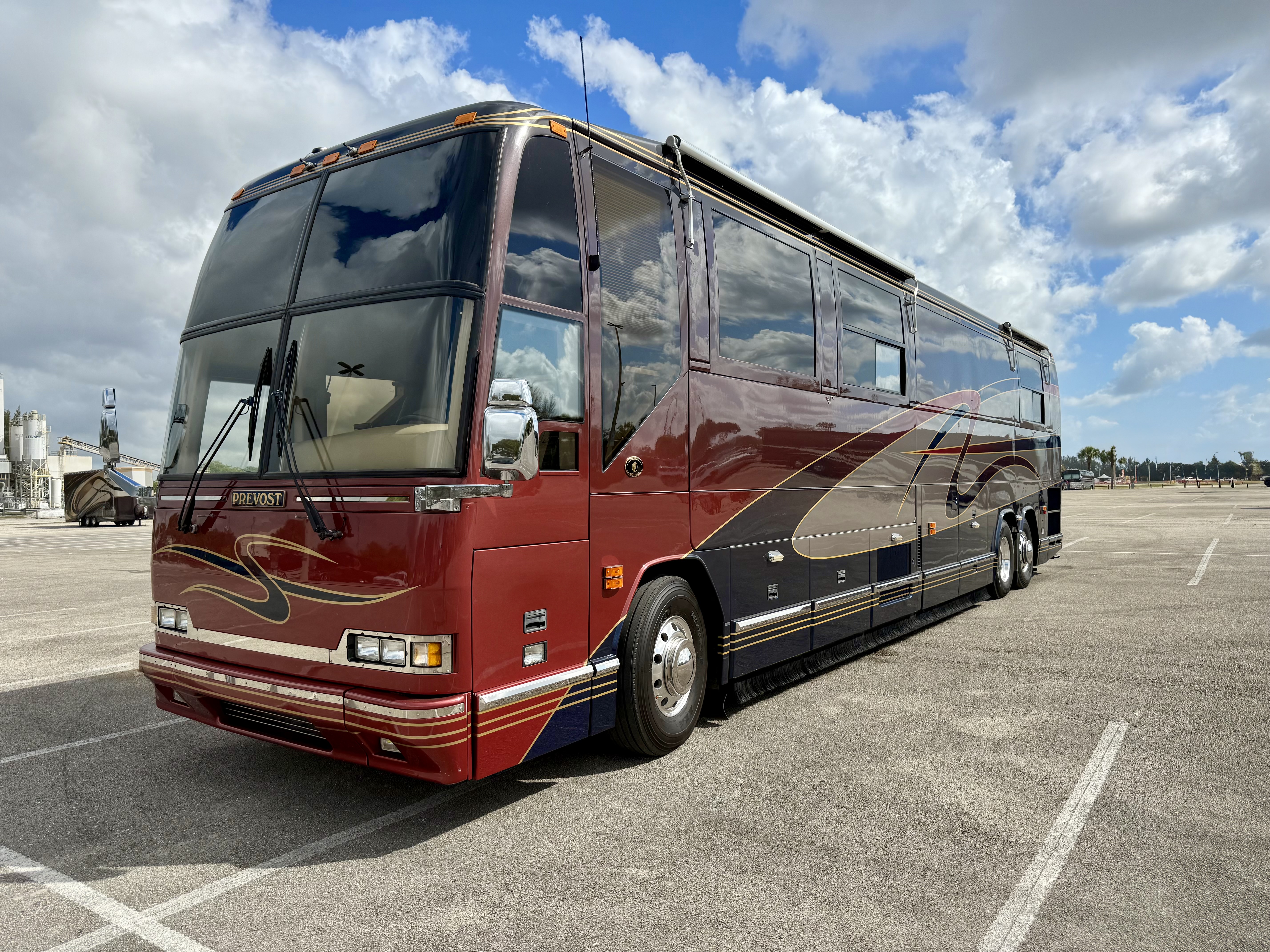 2002 Prevost Featherlite H3-45