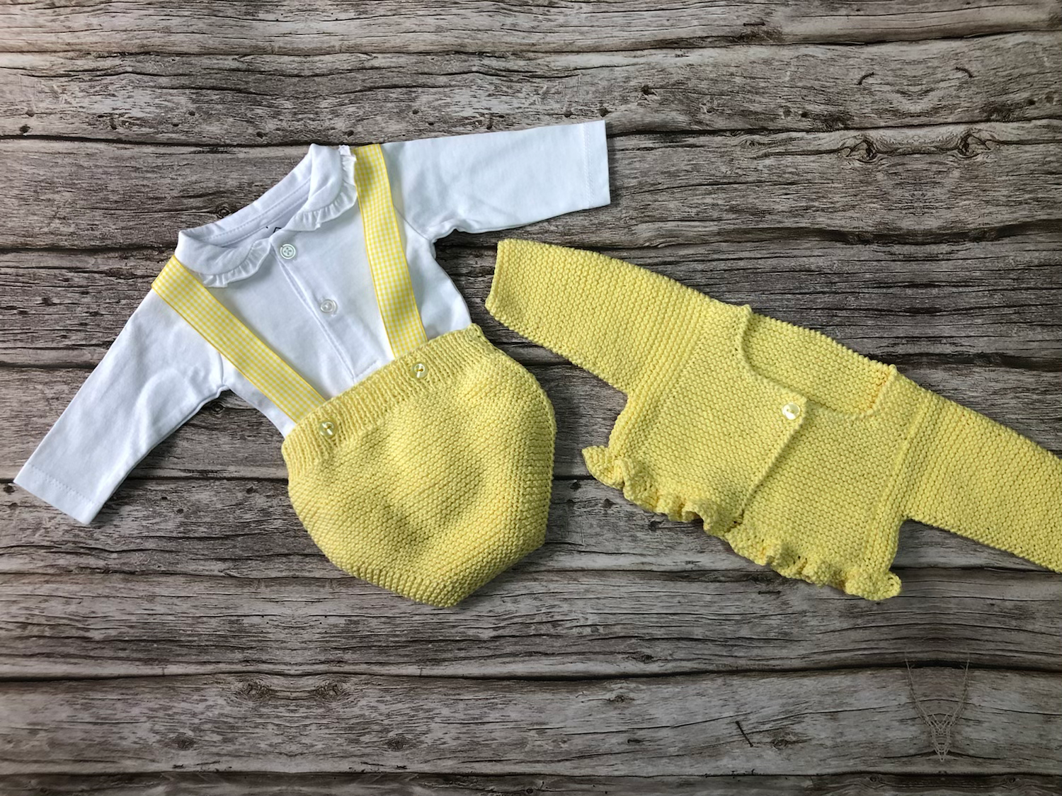 Chaqueta y cubrepañal primera puesta