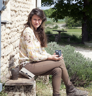 Portrait de la fondatrice de Boja Animalerie — engagée pour le bien-être animal et la distribution de produits naturels venus