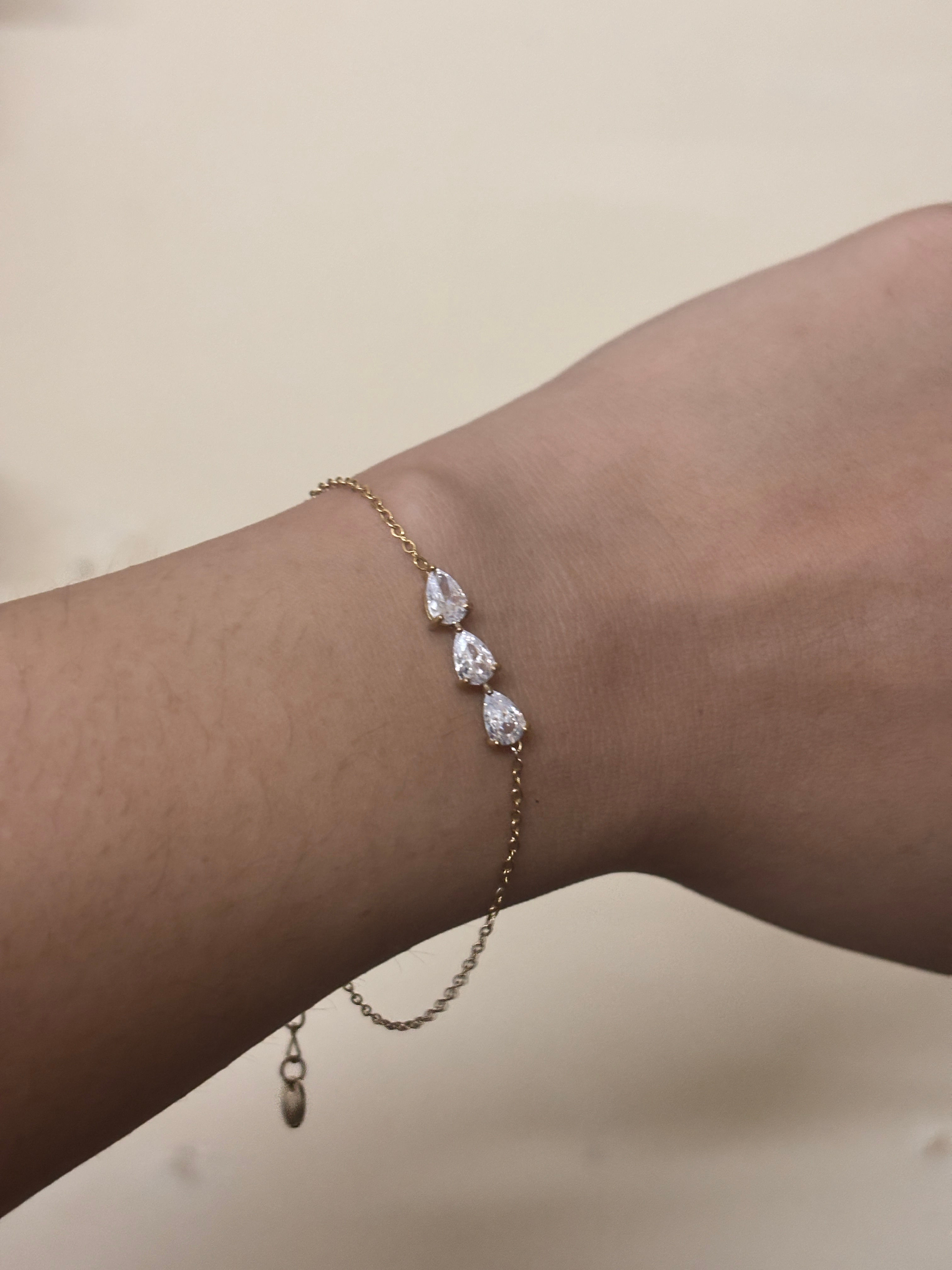 Galya thin chain bracelet with three pear shaped zircon stones in stainless steel