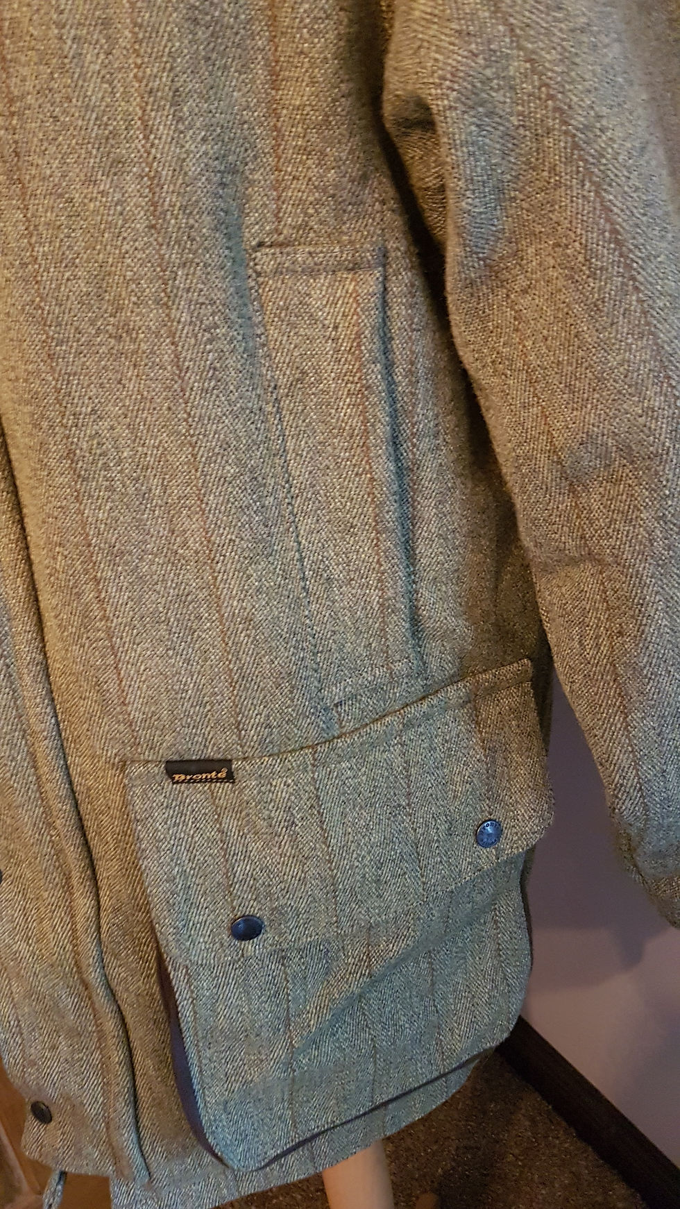 Thumbnail: BRONTE DERBY TWEED SHOOTING JACKET/FIELD COAT. SIZE L