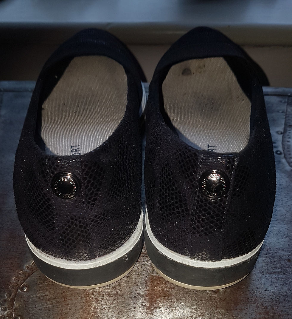 Thumbnail: ANNE KLEIN BLACK SUEDE PUMPS. SIZE 6