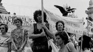 Se reconoce por primera vez el derecho al voto de la mujer