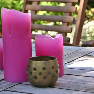 table, bougie, nature, pour faire silence, respirer, se recentrer, accueillir... 