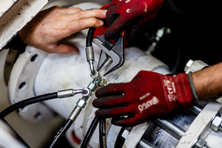 Virginia industrial photographer: Details of tunnel workers working on the HRBT expansion.
