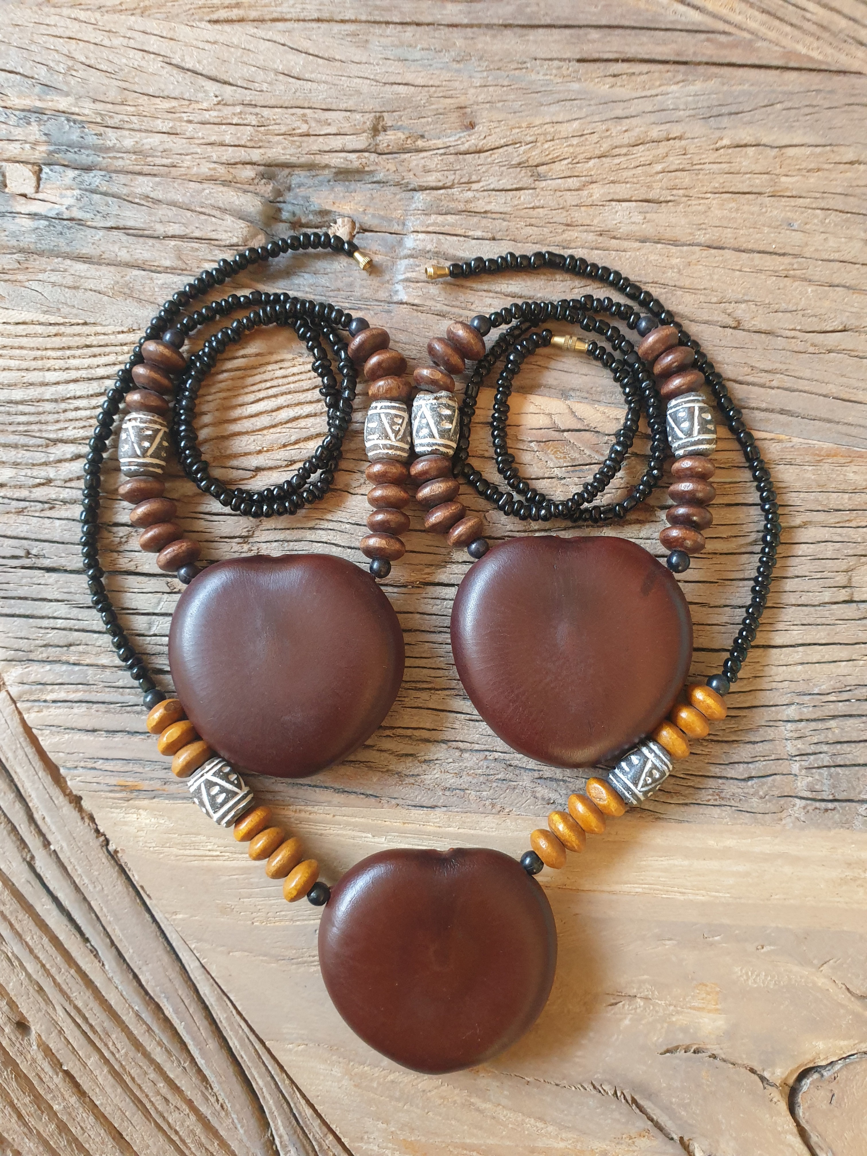 Colliers en graines de Wawa