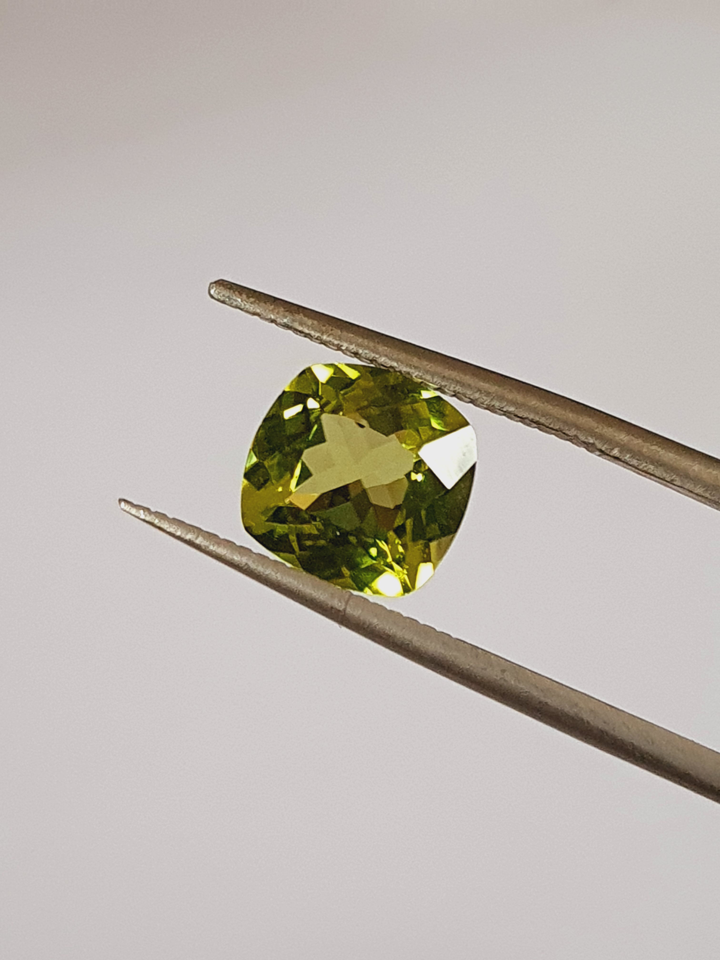 Péridot du Pakistan, Coussin