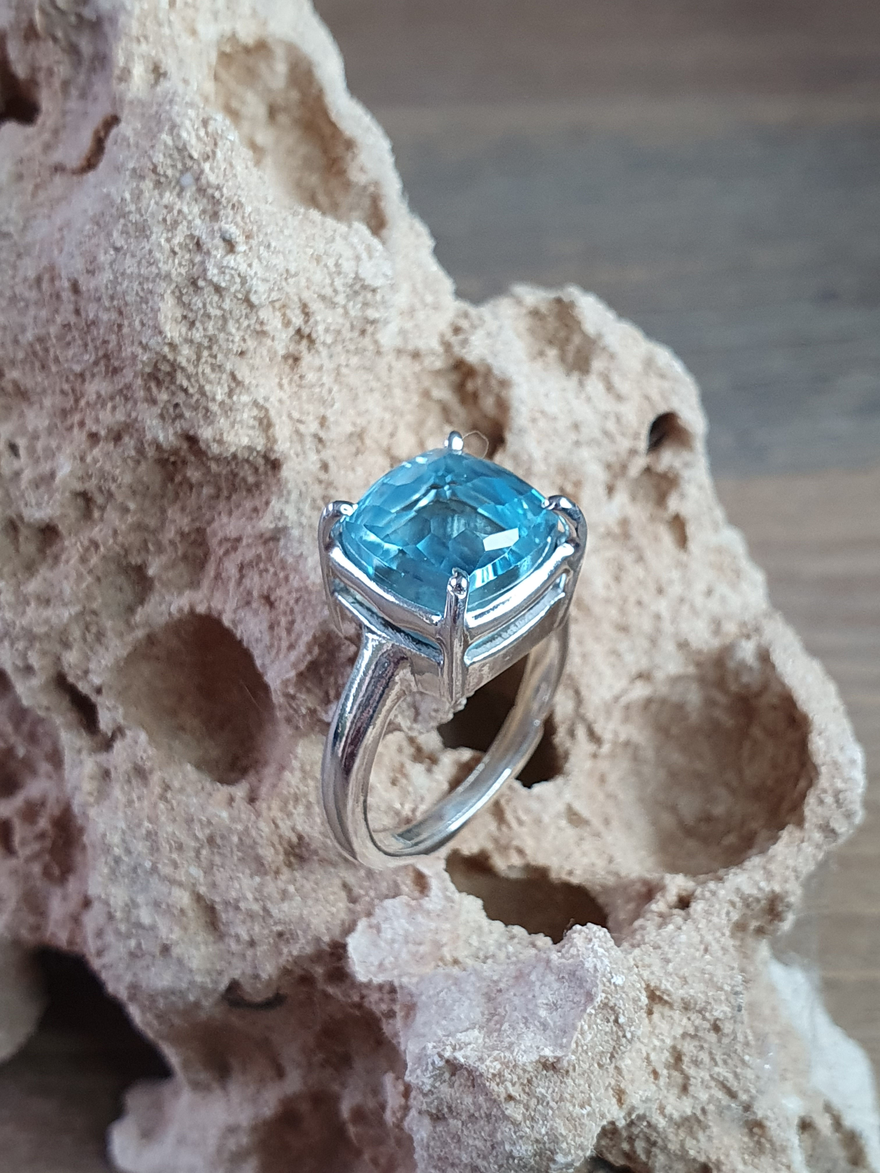 Bague argent massif et Topaze