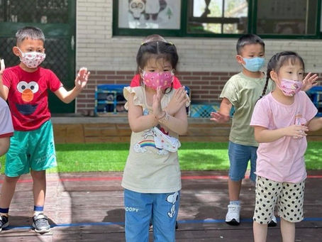 看看👀我們賣力的為畢業典禮練習📹敬請爸比媽咪期待一下喔🥰