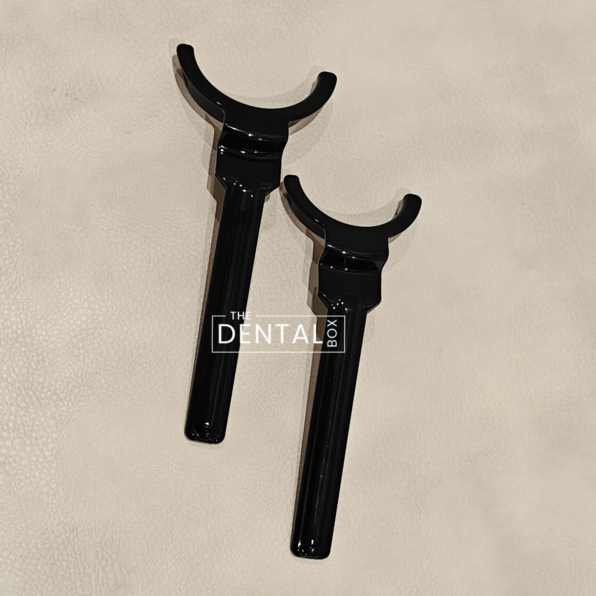 Black Lip Retractor (1 pair)