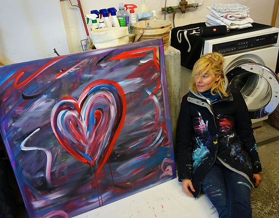 Anna Jelen, the time expert, keynote speaker, artist, painter, writer, who creates moments in her laundry room by painting pictures next to washing machines.