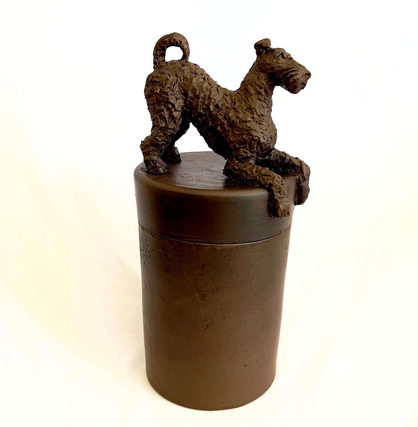 Pouncing Airedale Pot