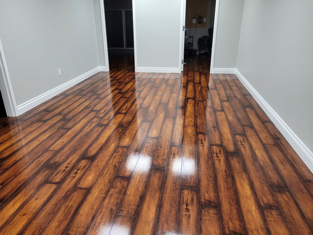 An example of our freshly cleaned hardwood floors.jpeg