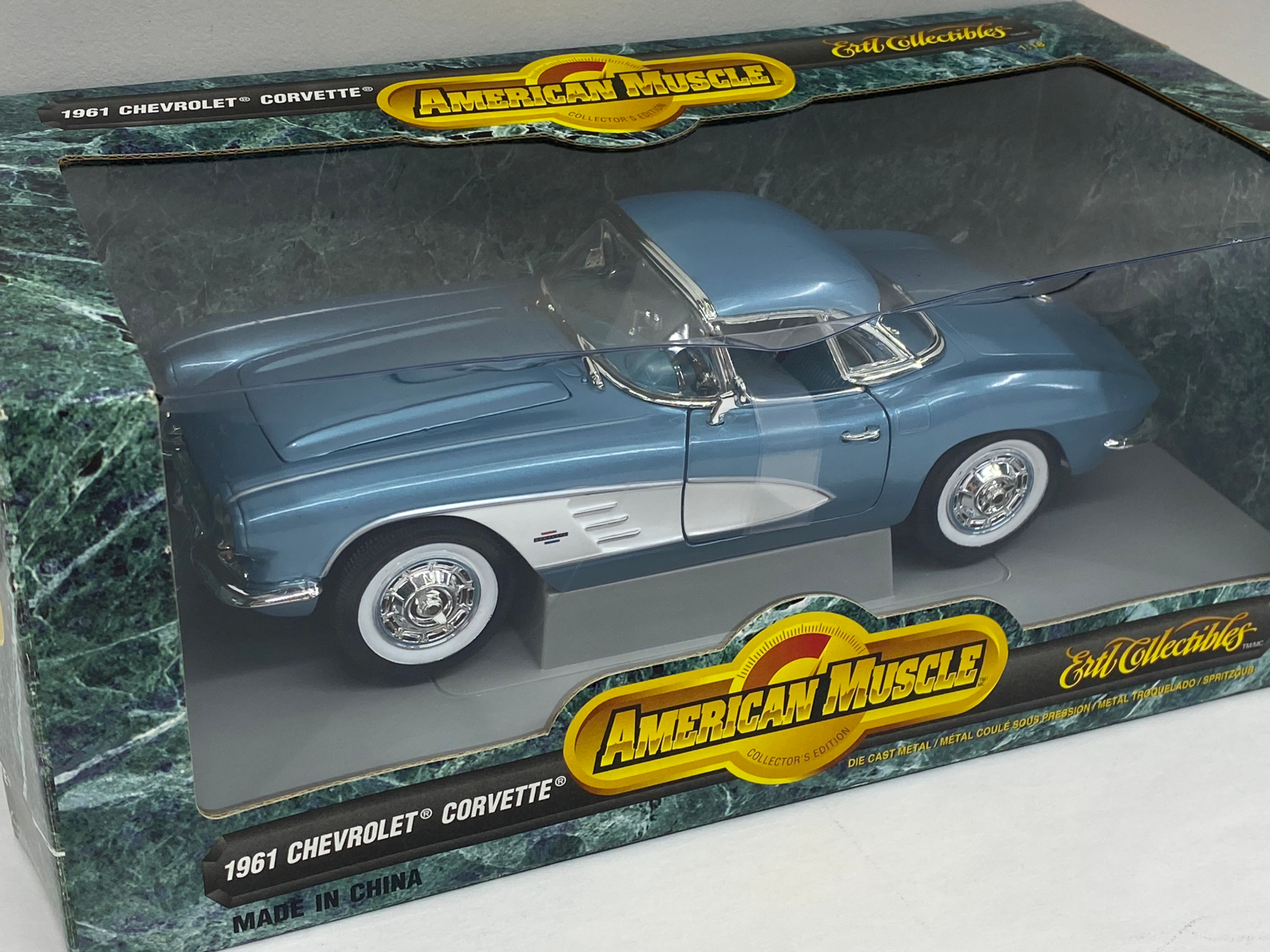 Ertl 1:18 American Muscle 1961 Chevrolet Corvette