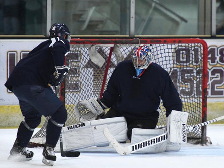 Petr Cech não resiste às saudades do capacete e assina com… Time de hóquei no gelo