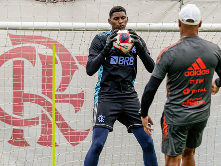 RENATO GAÚCHO 'ABRAÇA' HUGO SOUZA E BUSCA SUA RECUPERAÇÃO