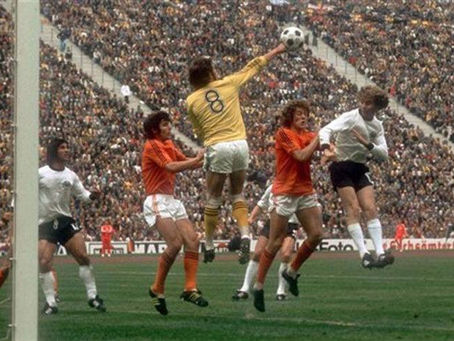Jan Jongbloed, o Goleiro que usava a camisa 8 na Holanda de Cruyff