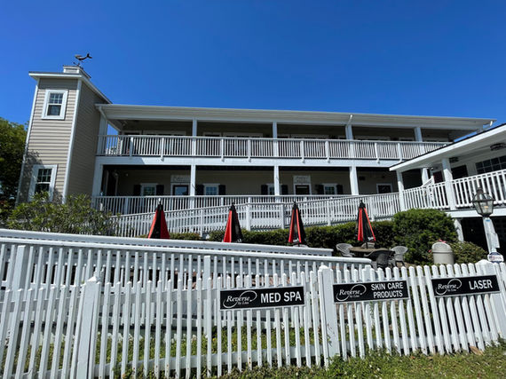 commercial property located in swansboro nc cleaned by using pressure wash and soft wash services. Sanitized and ready for commercial use