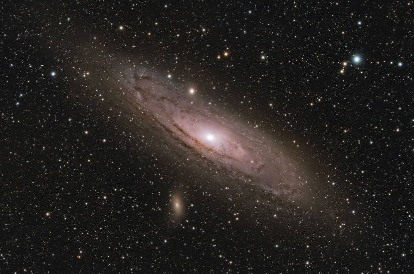 masterLight_sBIN-1_6248x4176_EXPOSURE-300.00s_FILTER-NoFilter_RGB_autocrop Kopie.jpg