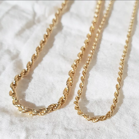 Cadena chapada en oro