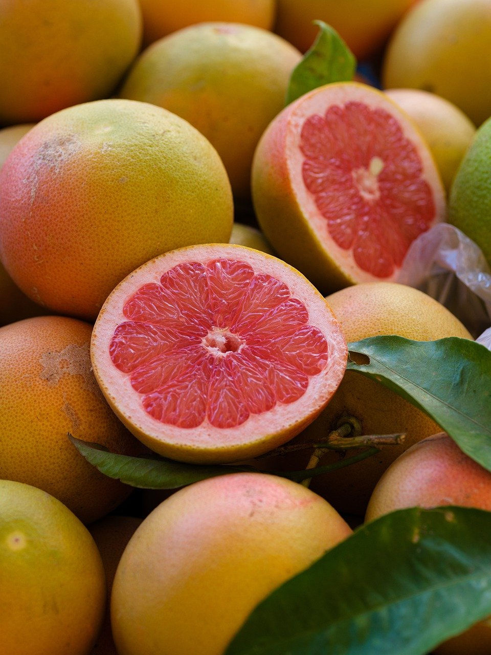 LE PAMPLEMOUSSE UN FRUIT AUX MULTIPLES BIENFAITS