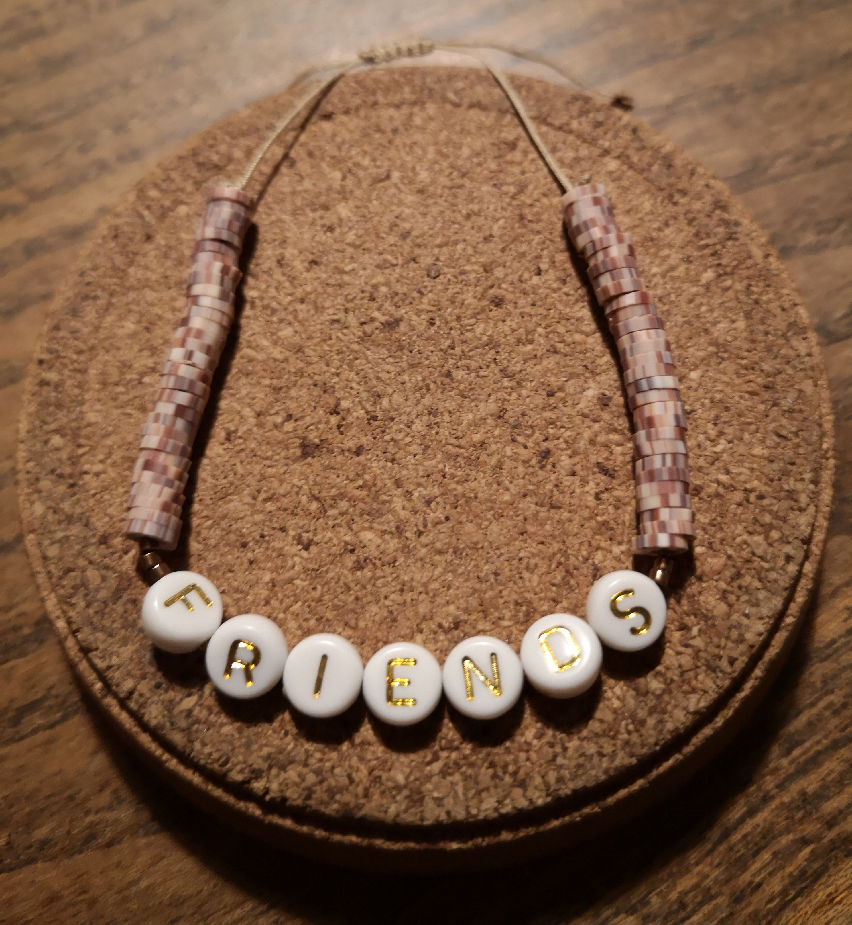 Bracelet coulissant Perles Heishi personnalisé FRIENDS