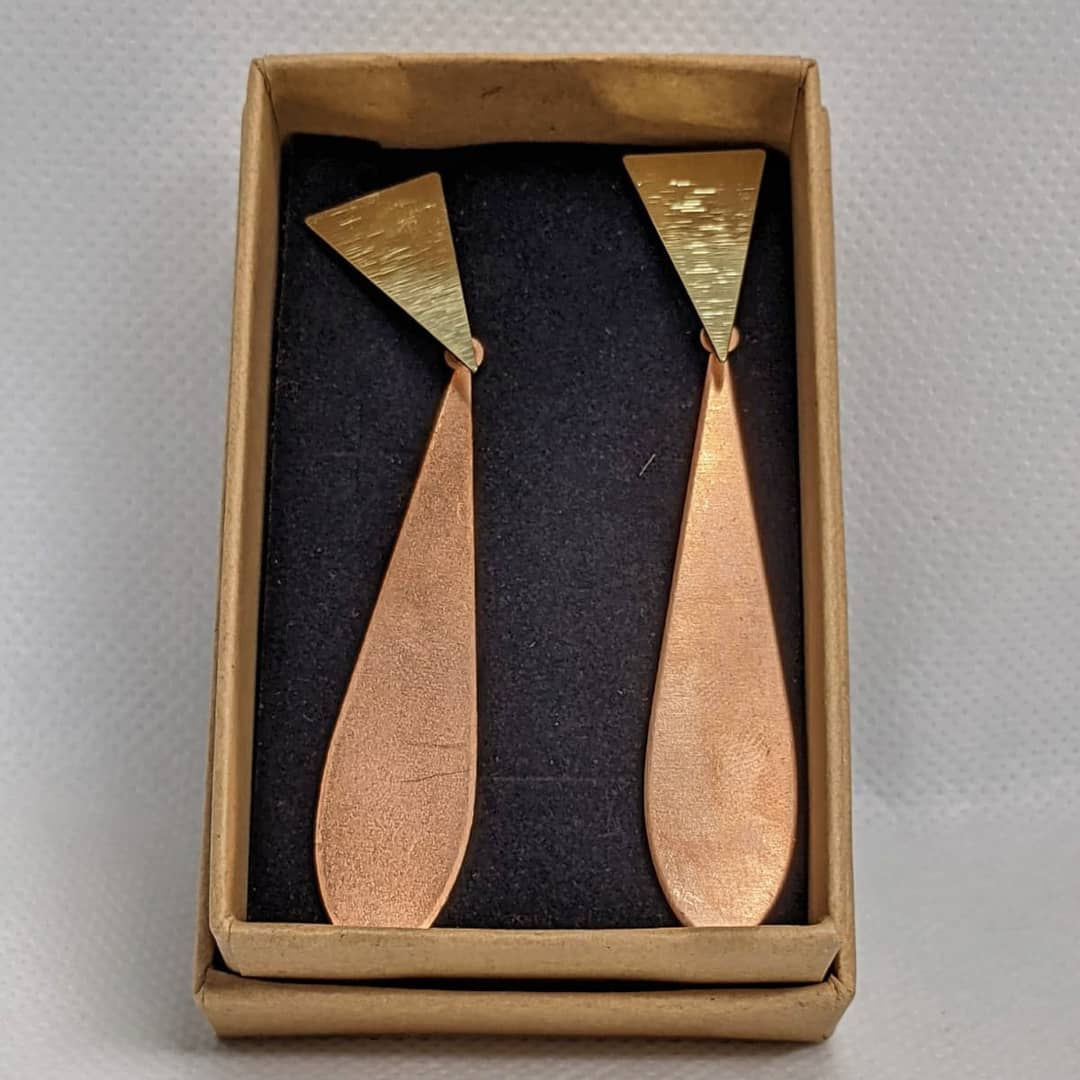~ Boucles d'oreilles pendantes doré / saumon ~