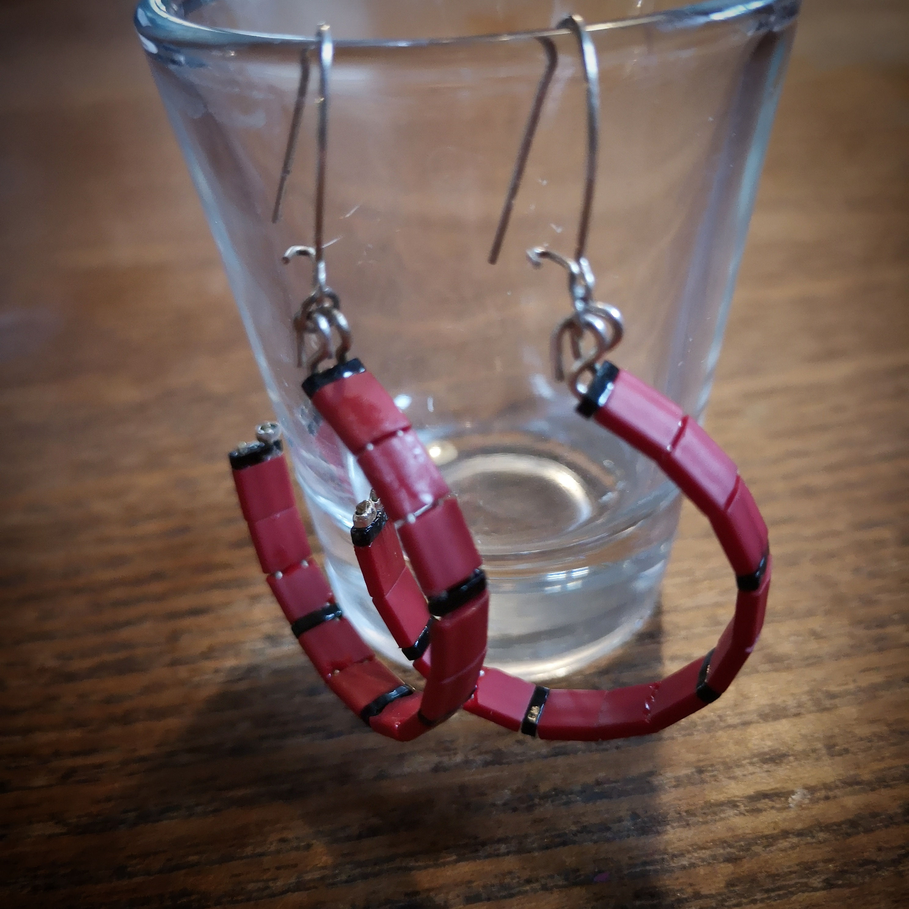 Boucles d'oreilles Créoles Rouge et Noir 