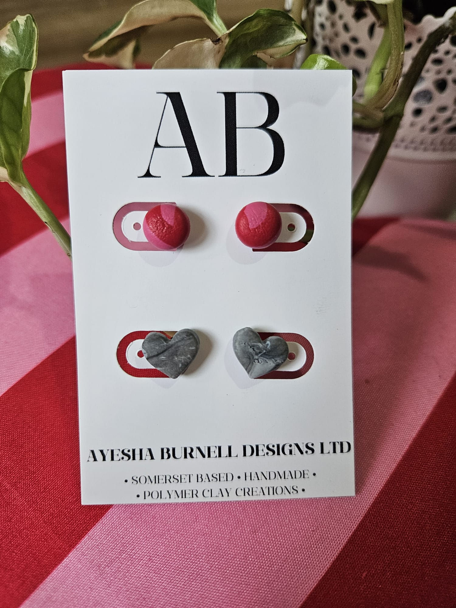 Twin Pack Studs - Pink/Red Circles and Black Marbled Hearts