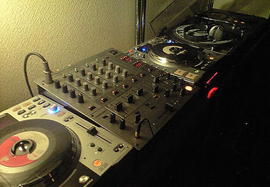 DJブース DENON-DNS3500時代.jpg