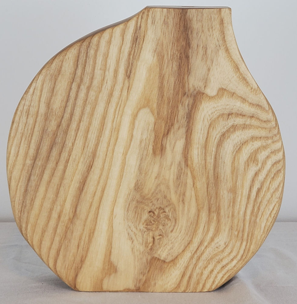 This Bud Vase looks beautiful on open shelving, side table, window sill, or styled next to a stack of books or plates.