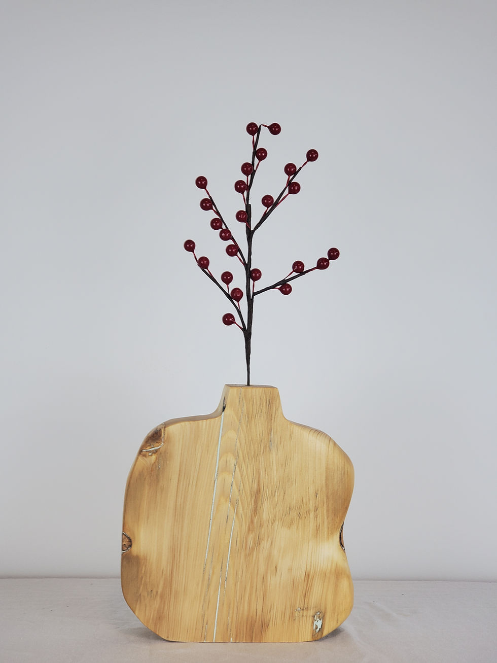 Rustic minimalism: small wooden vases with big impact